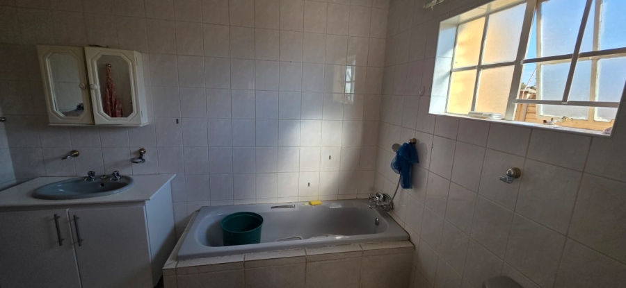 4 Bedroom Property for Sale in Kannoniers Park North West